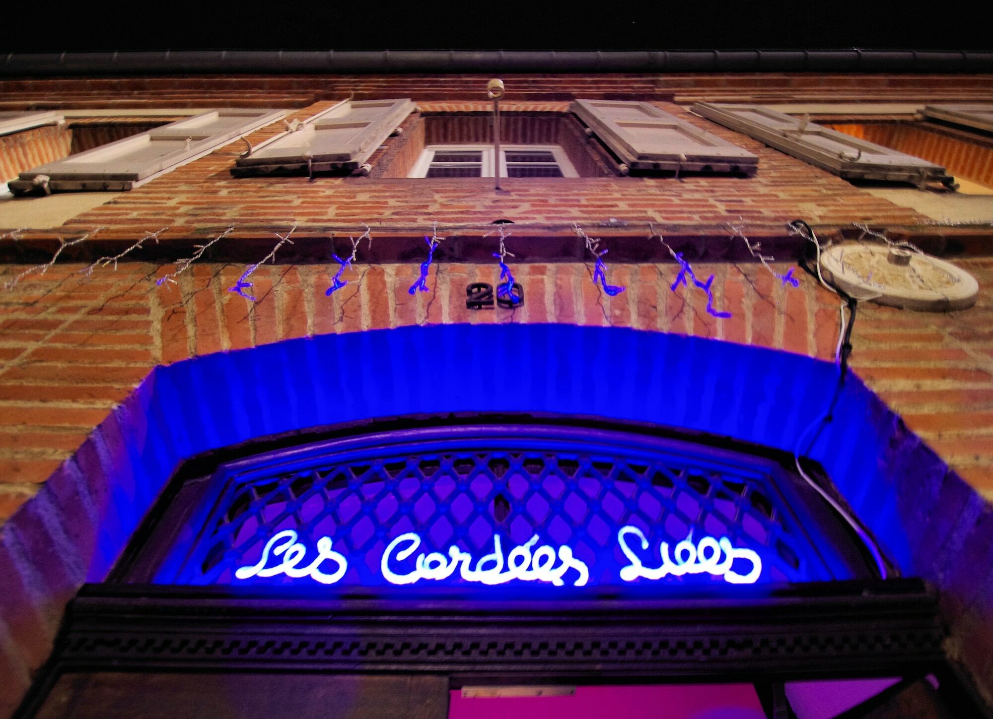 Hostel Les Cordees Liees Альби Экстерьер фото